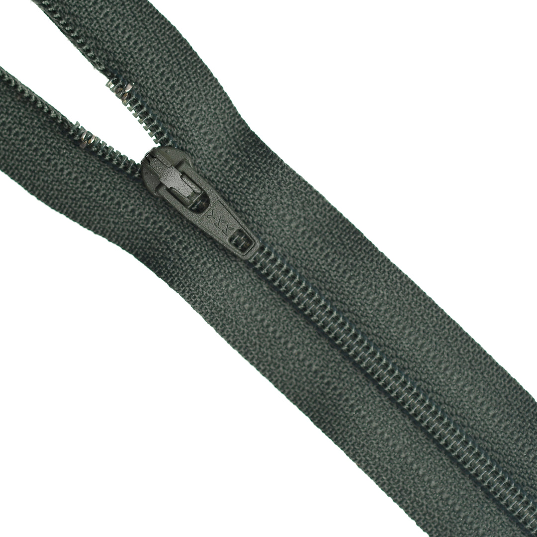 YKK NYLON CLOSED-END ZIP NO.3 COL 567 JUNGLE GREEN