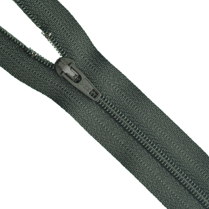 YKK NYLON CLOSED-END ZIP NO.3 COL 567 JUNGLE GREEN