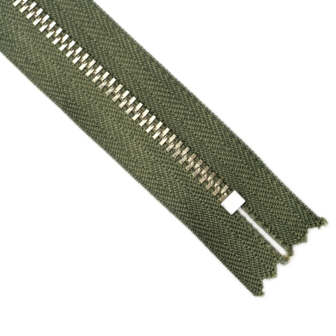 YKK METAL CLOSED-END ZIP NO.4.5 NICKEL COL 566 HUNTER GREEN