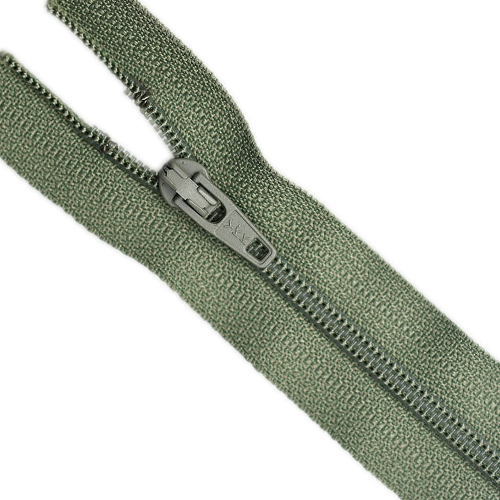 YKK NYLON CLOSED-END ZIP NO.3 COL 562 GUM LEAF