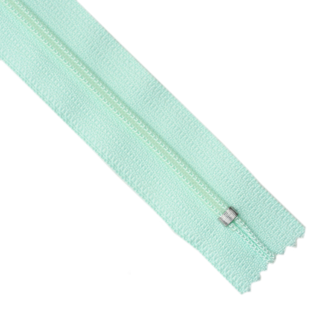YKK NYLON CLOSED-END ZIP NO.3 COL 822 PALE AQUA