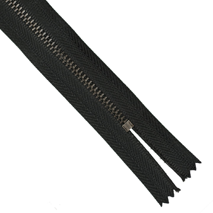 50CM METAL CLOSED-END ZIP NO.3 GUNMETAL BOARD-PULL COL BLACK