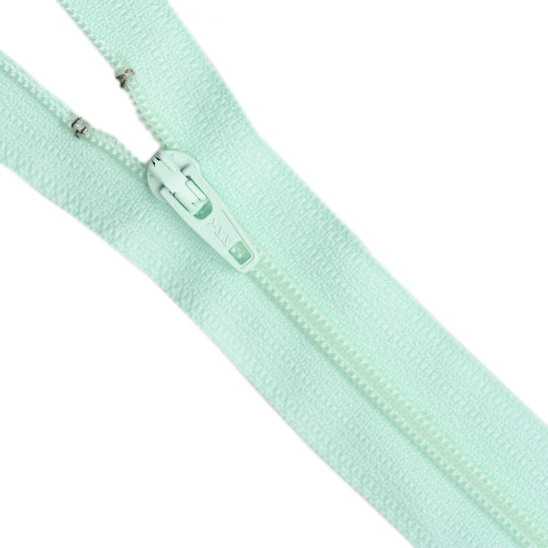 YKK NYLON CLOSED-END ZIP NO.3 COL 822 PALE AQUA