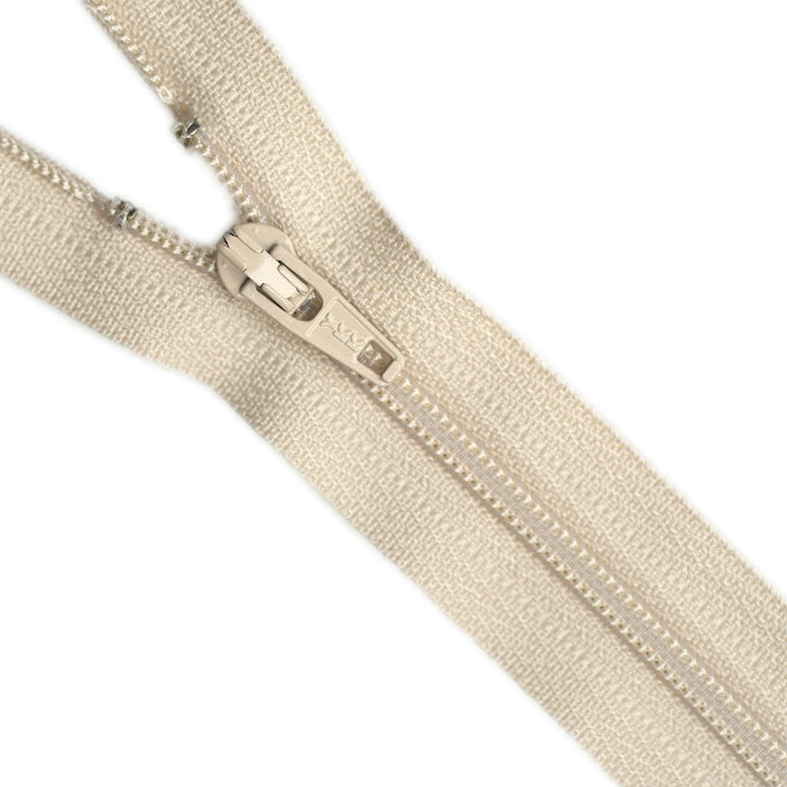 YKK NYLON CLOSED-END ZIP NO.3 COL 572 OATMEAL