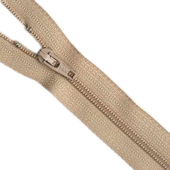 YKK NYLON CLOSED-END ZIP NO.3 COL 573 BEIGE