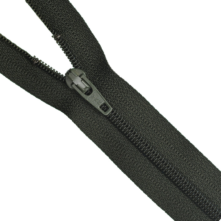 YKK NYLON CLOSED-END ZIP NO.3 COL 5671 DARK SPRUCE GREEN