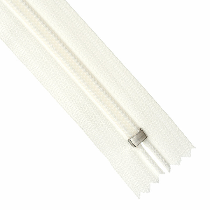 YKK NYLON CLOSED-END ZIP NO.5 COL 030 OFF-WHITE/ LIGHT IVORY