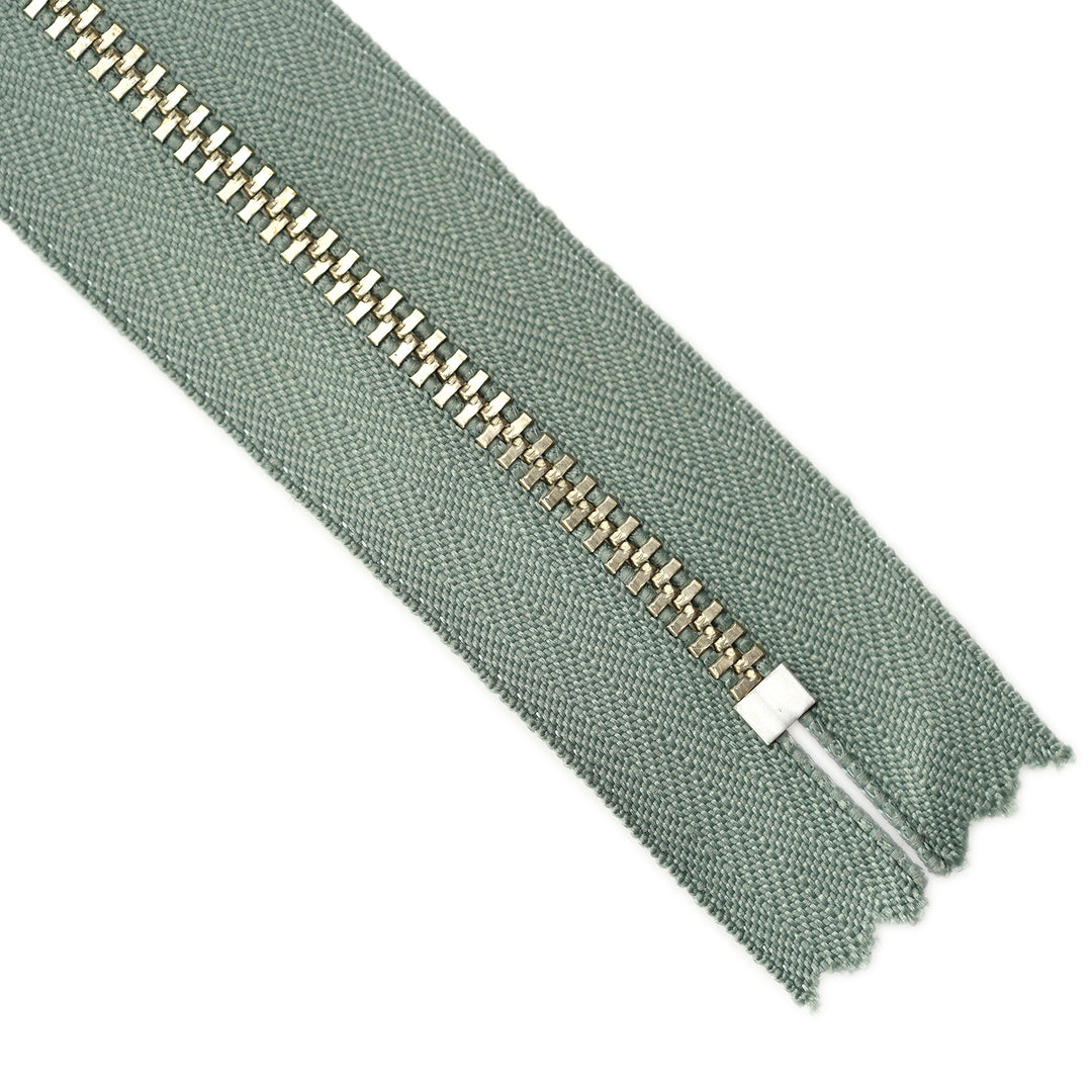 YKK METAL CLOSED-END ZIP NO.4.5 NICKEL COL 562