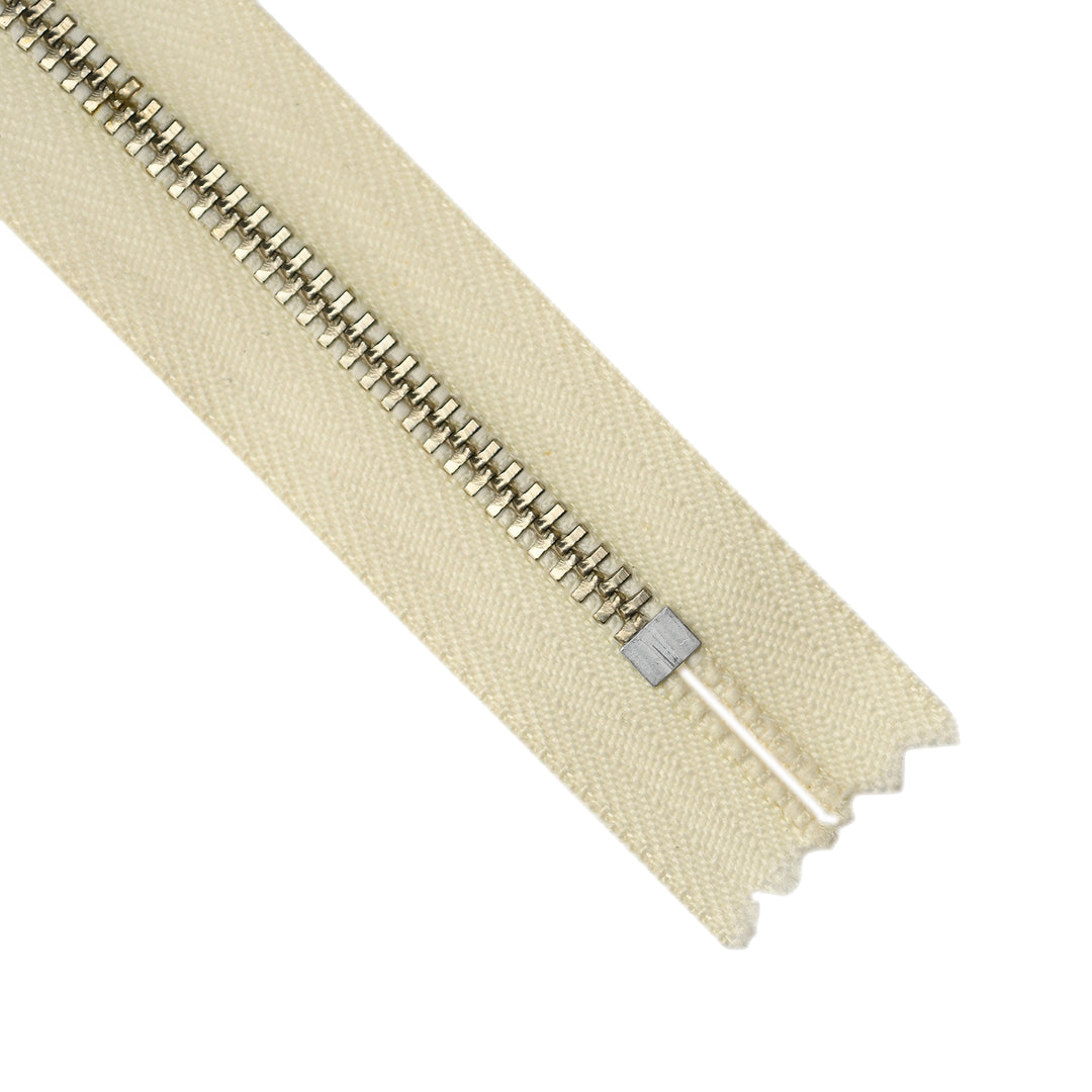 YKK METAL CLOSED-END ZIP NO.4.5 NICKEL COL 801 CREAM