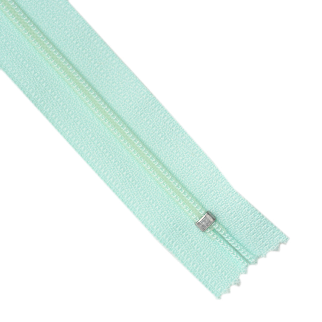 YKK NYLON CLOSED-END ZIP NO.3 COL 8221