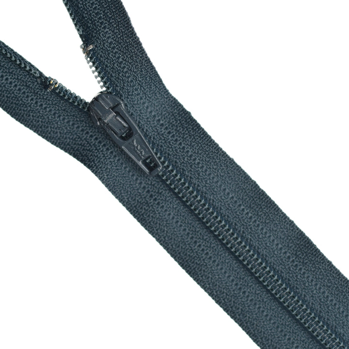 YKK NYLON CLOSED-END ZIP NO.3 COL 579 STEEL