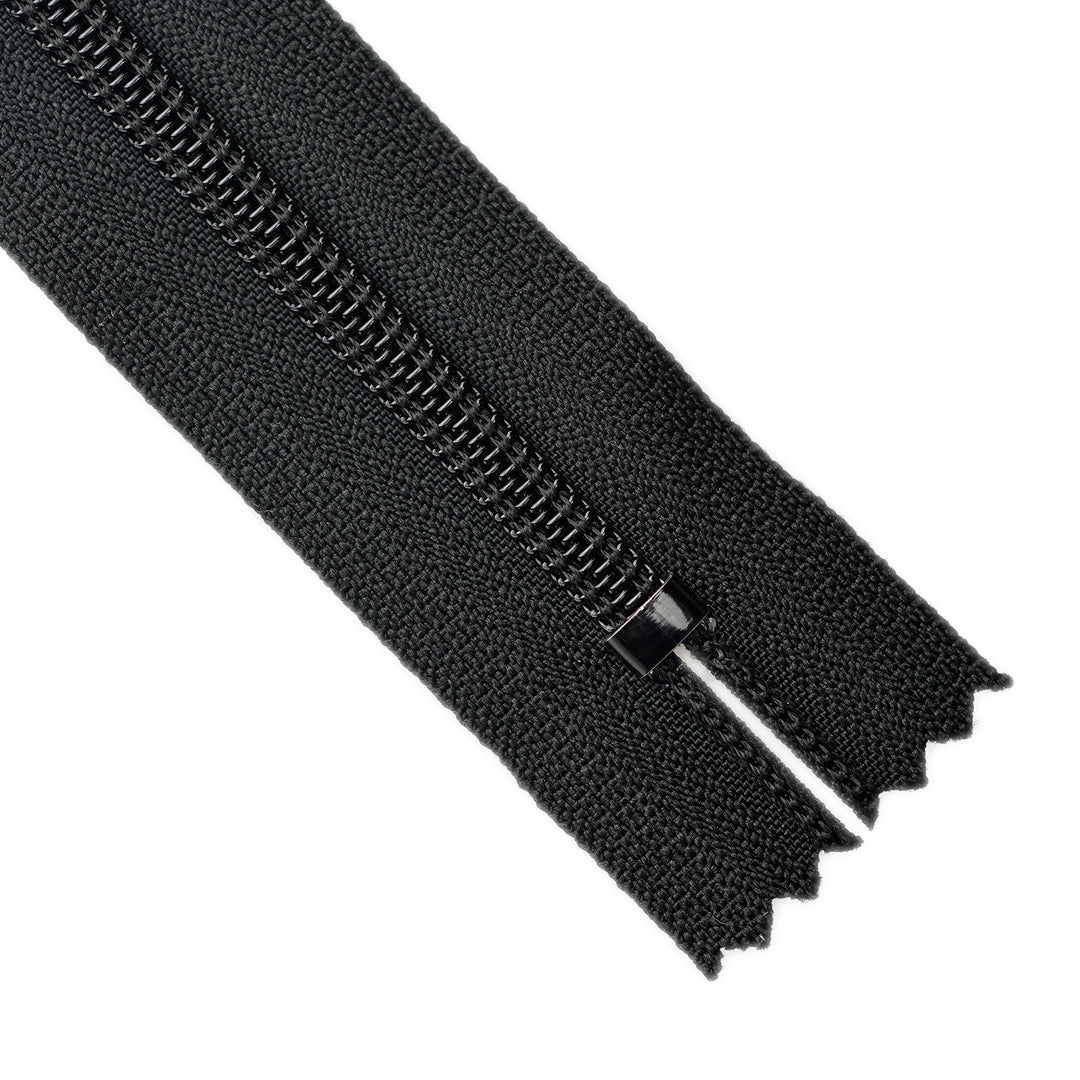 YKK NYLON CLOSED-END NO.5 ZIP COL 580 BLACK