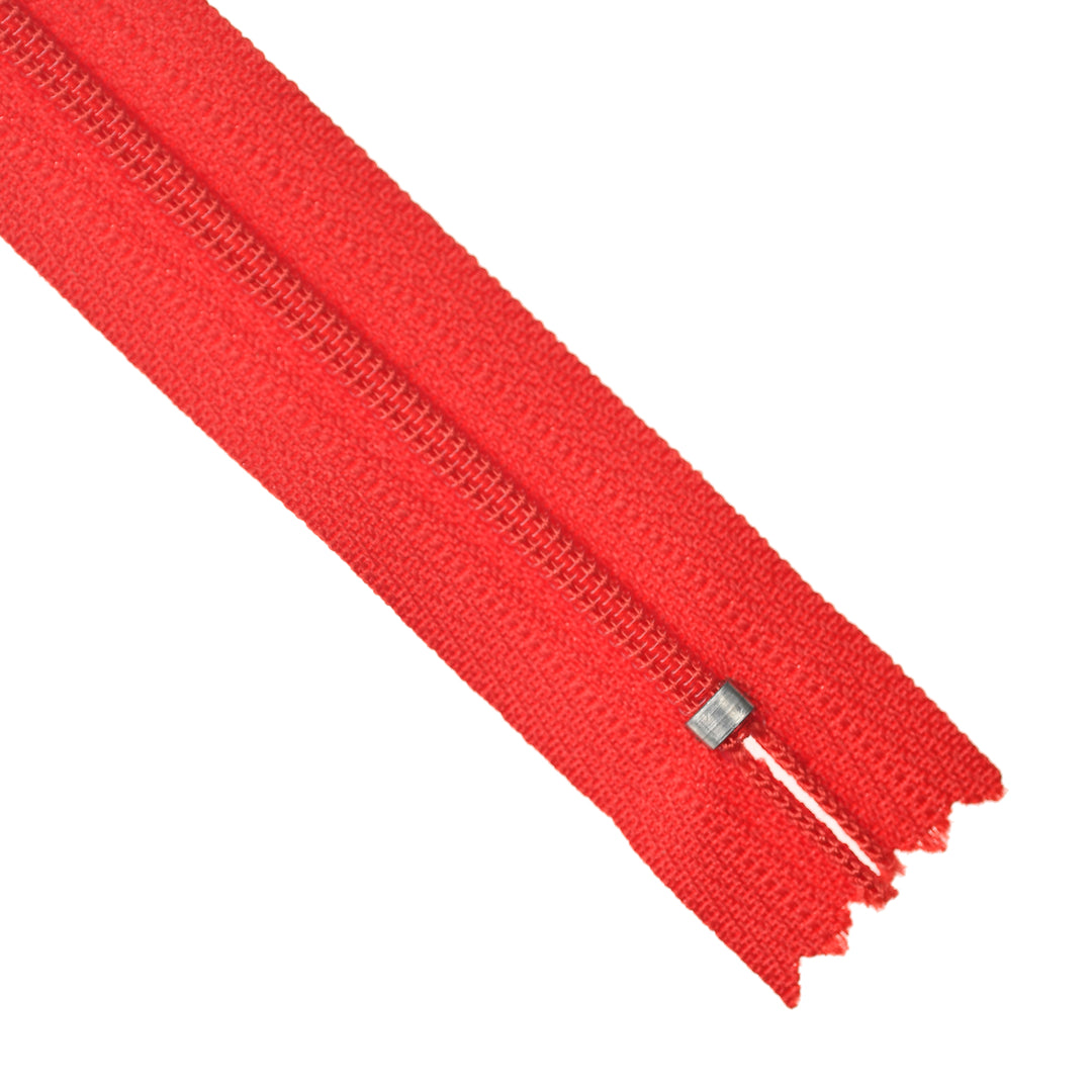 YKK NYLON CLOSED-END ZIP NO.3 COL 820 VIVID RED