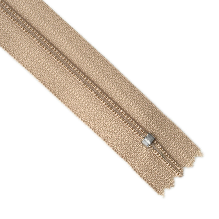 YKK NYLON CLOSED-END ZIP NO.3 COL 573 BEIGE
