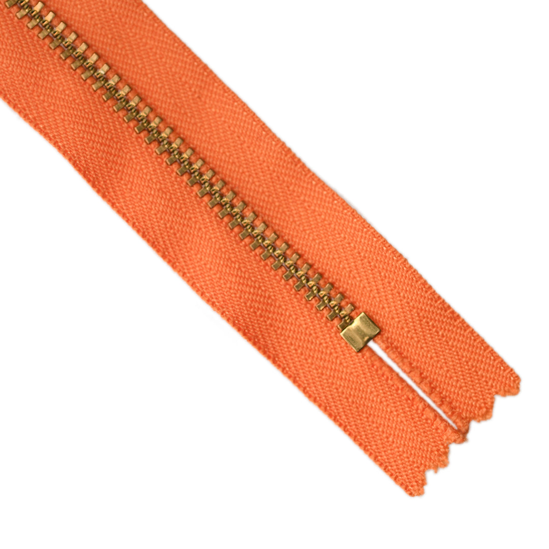 YKK METAL CLOSED-END ZIP NO.4.5 GOLD COL 523