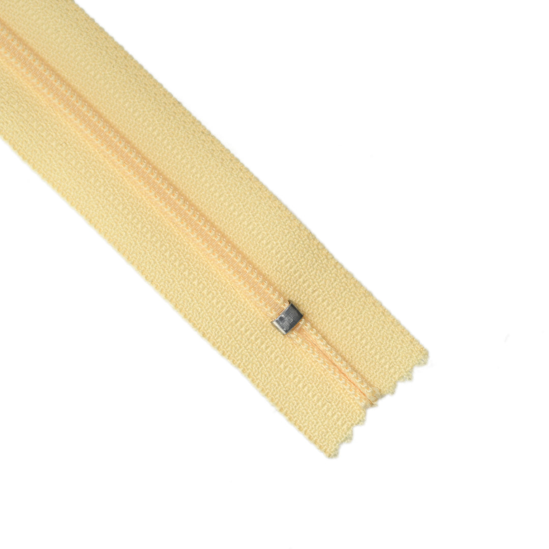 YKK NYLON CLOSED-END ZIP NO.3 COL 842 BUTTERMILK