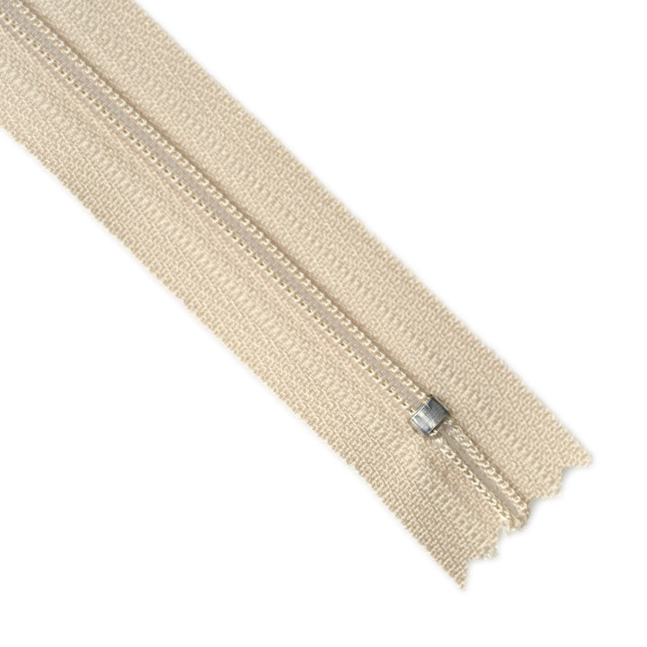 YKK NYLON CLOSED-END ZIP NO.3 COL 572 OATMEAL