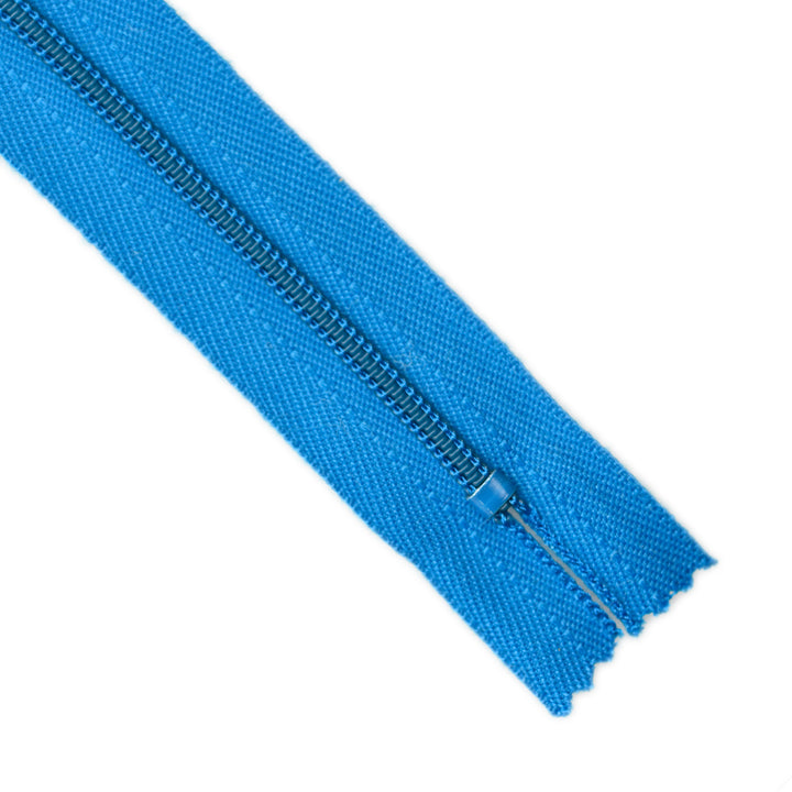YKK NYLON CLOSED-END ZIP NO.3 COL 550 CYAN