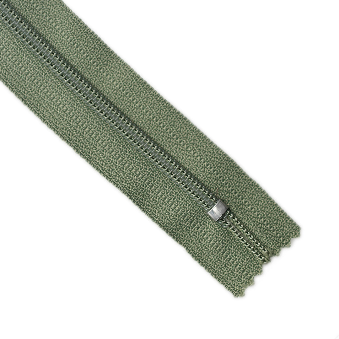 YKK NYLON CLOSED-END ZIP NO.3 COL 562 GUM LEAF