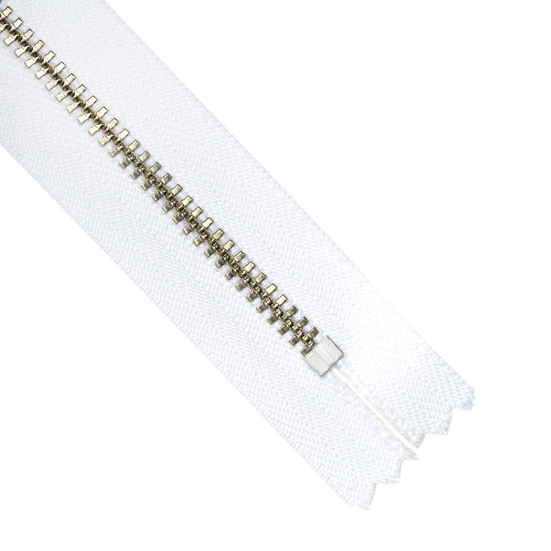 YKK METAL CLOSED-END ZIP NO.4.5 NICKEL BOARD-PULL COL 501 WHITE