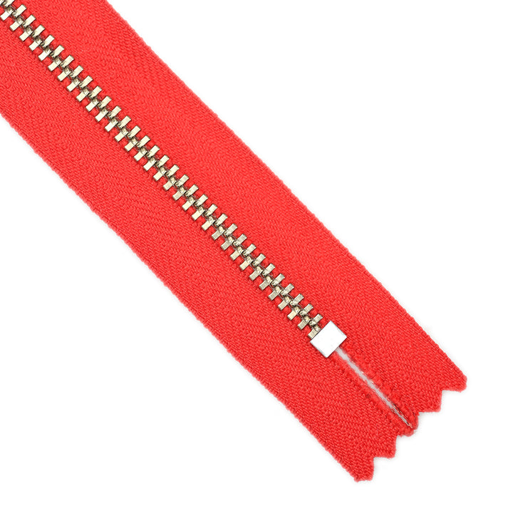 YKK METAL CLOSED-END ZIP NO.4.5 NICKEL BOARD-PULL COL 820 VIVID RED