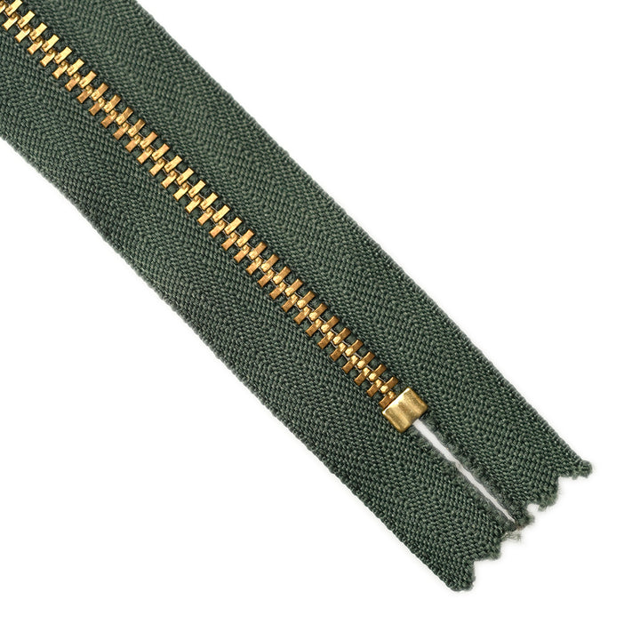 YKK METAL CLOSED-END ZIP NO.4.5 GOLD COL 567 JUNGLE GREEN
