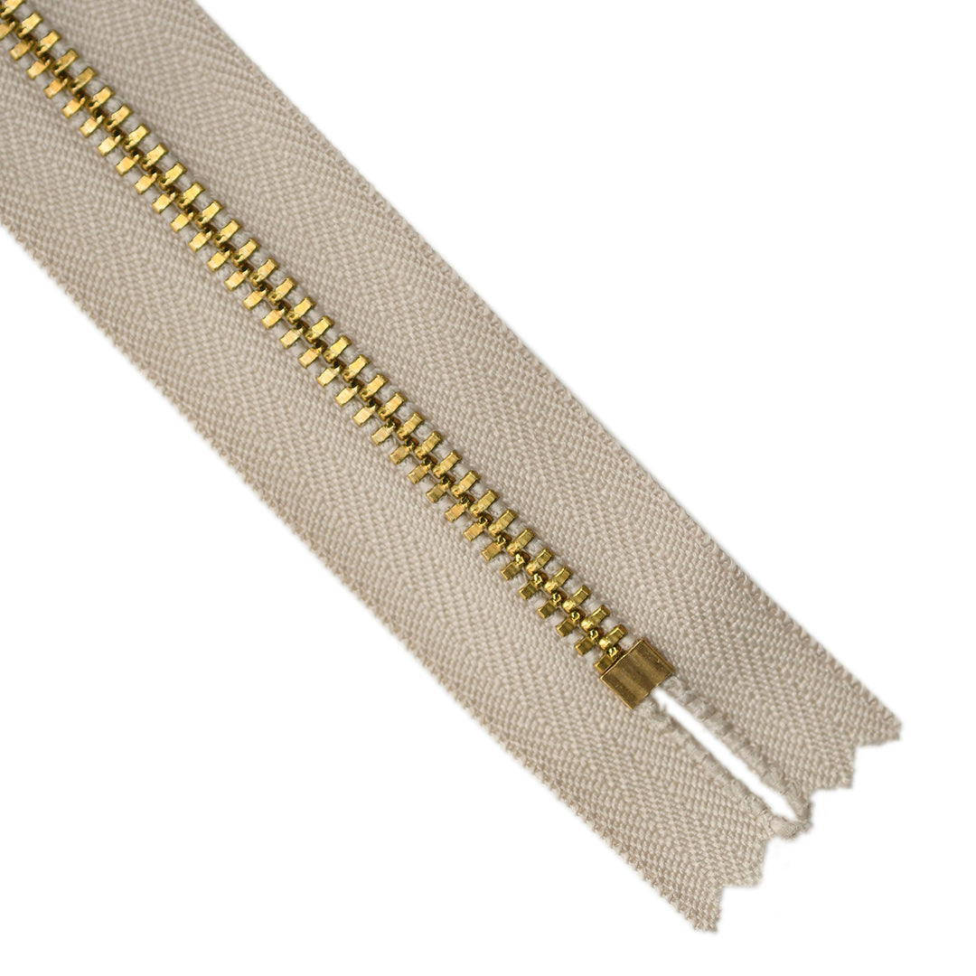 YKK METAL CLOSED-END ZIP NO.4.5 GOLD COL 572 OATMEAL