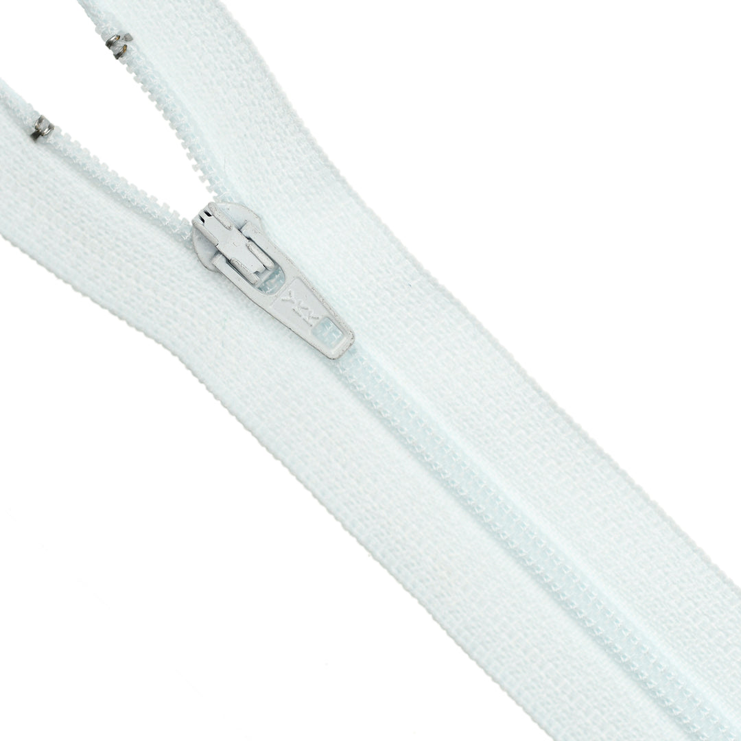 YKK NYLON CLOSED-END ZIP NO.3 COL 541 POWDER BLUE