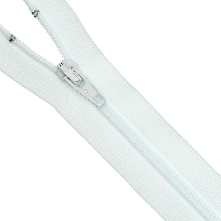 YKK NYLON CLOSED-END ZIP NO.3 COL 541 POWDER BLUE