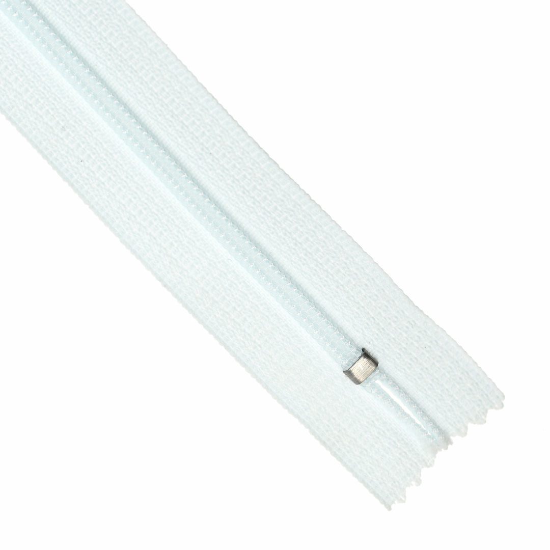 YKK NYLON CLOSED-END ZIP NO.3 COL 541 POWDER BLUE
